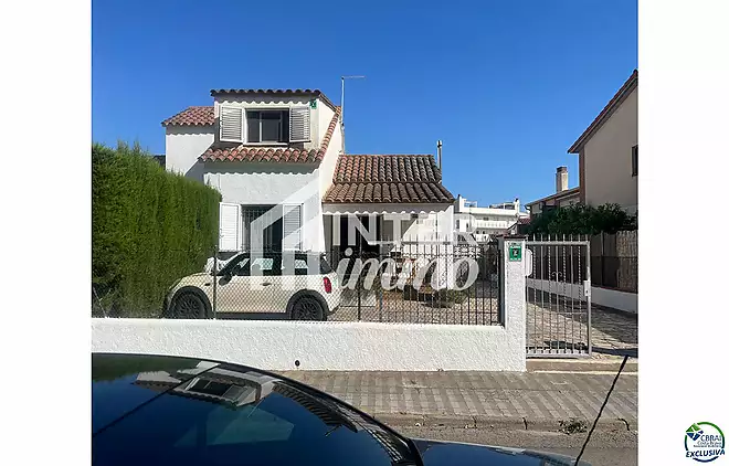 Casa en Mas Mates con 3 habitaciones terreno y vistas al parque natural