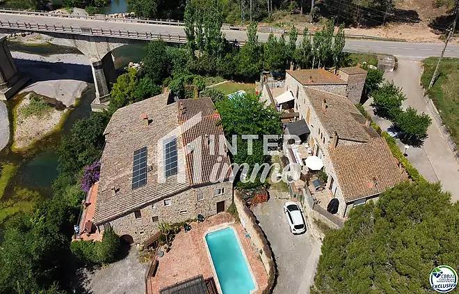 Conjunt patrimonial rural amb 7 habitatges a la vora del riu Fluvià — Alt Empordà