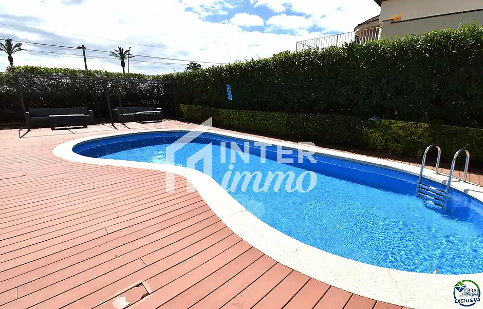 EMPURIABRAVA: Exclusiu complex de sis cases amb amarratge a primera línia de mar en venda - foto 2 de 19