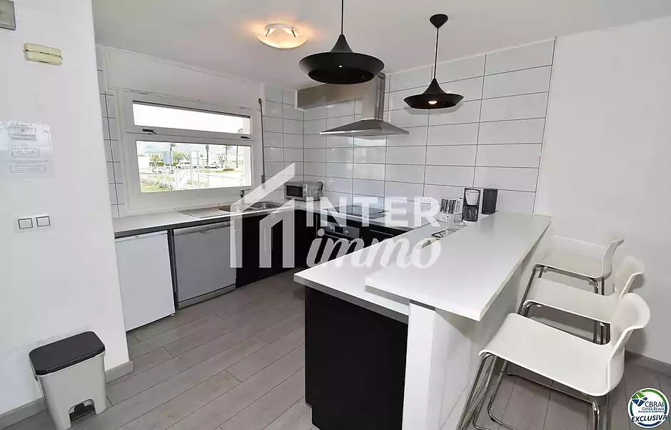 EMPURIABRAVA: Exclusiu complex de sis cases amb amarratge a primera línia de mar en venda - foto 4 de 19