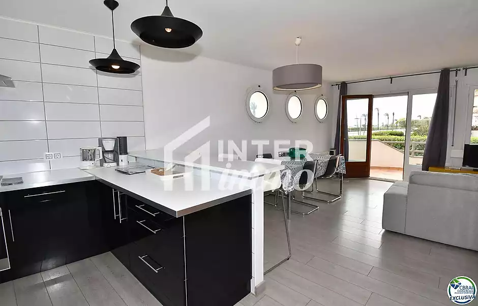 EMPURIABRAVA: Exclusiu complex de sis cases amb amarratge a primera línia de mar en venda - foto 5 de 19