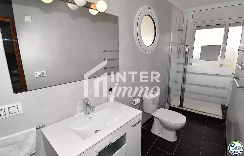 EMPURIABRAVA: Exclusiu complex de sis cases amb amarratge a primera línia de mar en venda - foto 9 de 19