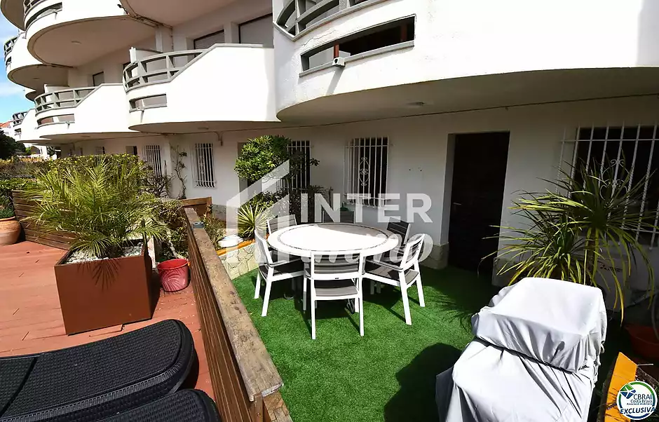 EMPURIABRAVA: Exclusiu complex de sis cases amb amarratge a primera línia de mar en venda - foto 16 de 19