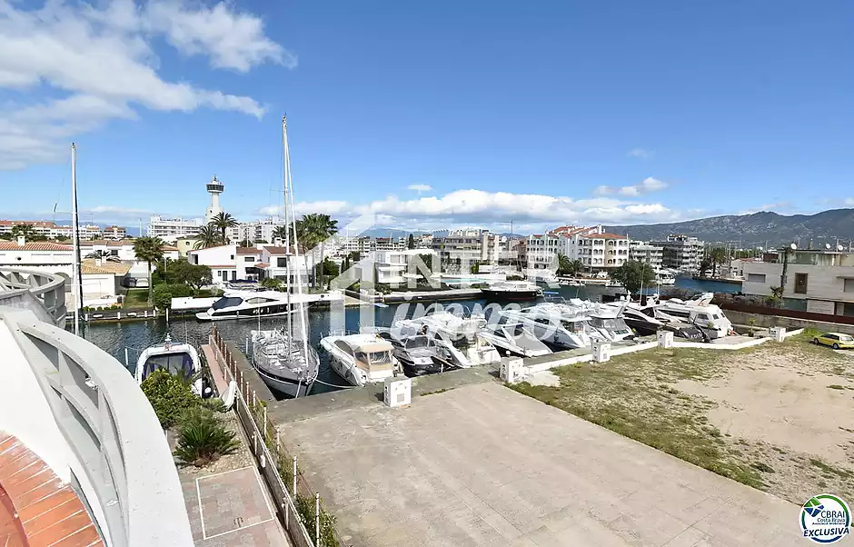 EMPURIABRAVA: Exclusiu complex de sis cases amb amarratge a primera línia de mar en venda - foto 18 de 19