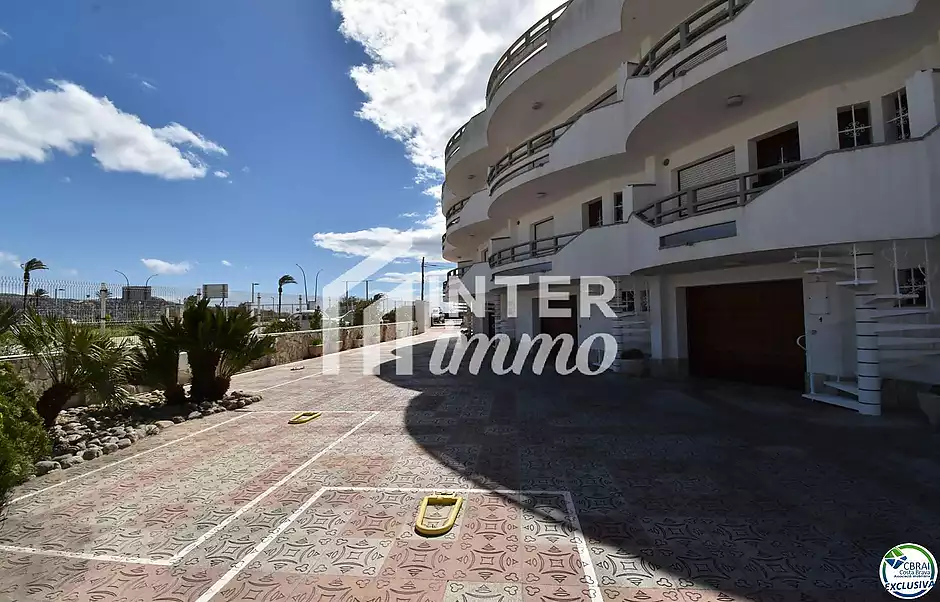 EMPURIABRAVA: Exclusiu complex de sis cases amb amarratge a primera línia de mar en venda - foto 19 de 19