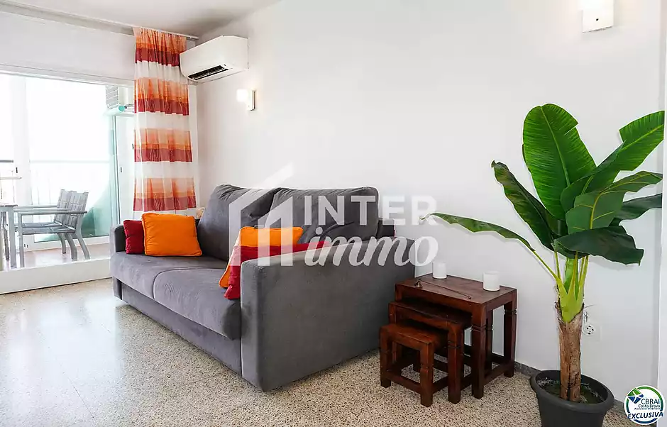 Apartament amb espectaculars vistes al canal, a 3 minuts de la platja d’Empuriabrava. - foto 2 de 17