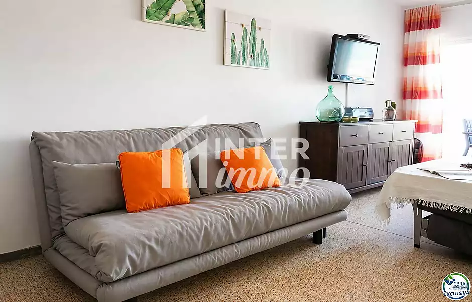Apartament amb espectaculars vistes al canal, a 3 minuts de la platja d’Empuriabrava. - foto 4 de 17