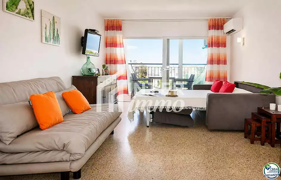 Apartament amb espectaculars vistes al canal, a 3 minuts de la platja d’Empuriabrava. - foto 5 de 17