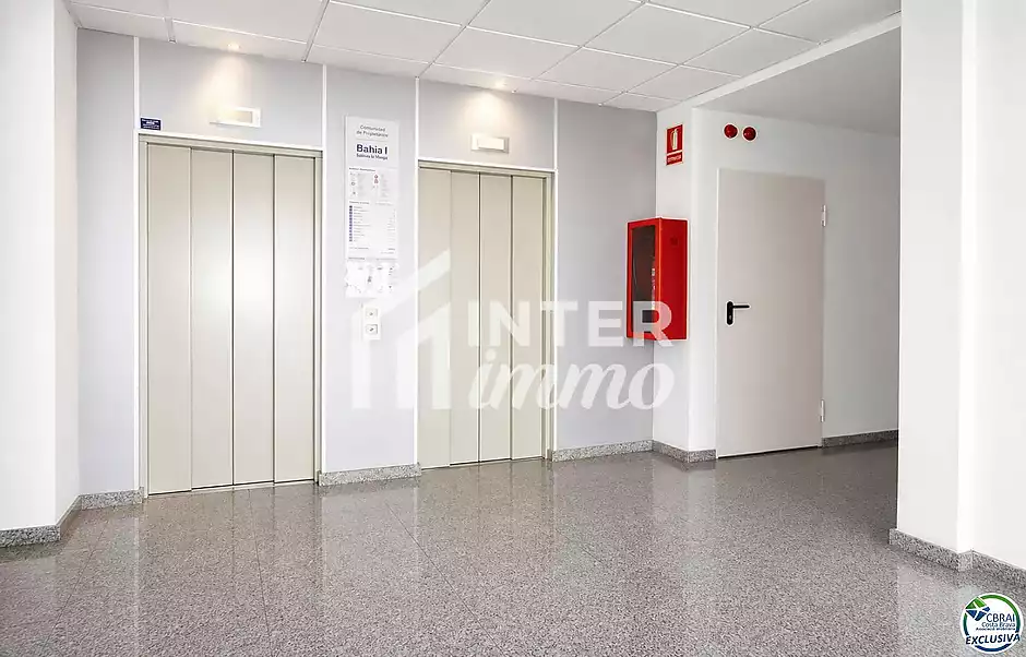 Apartament amb espectaculars vistes al canal, a 3 minuts de la platja d’Empuriabrava. - foto 8 de 17
