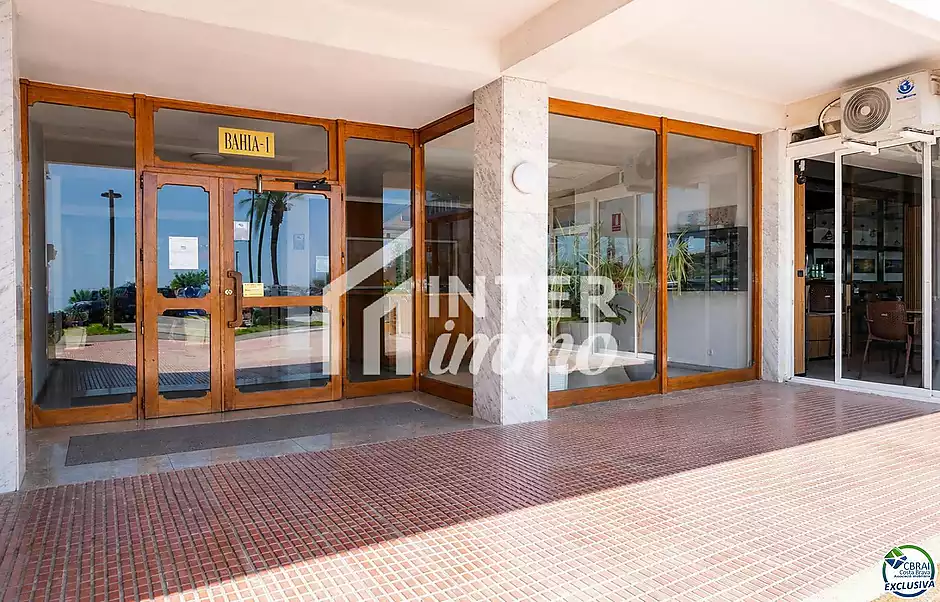Apartament amb espectaculars vistes al canal, a 3 minuts de la platja d’Empuriabrava. - foto 10 de 17