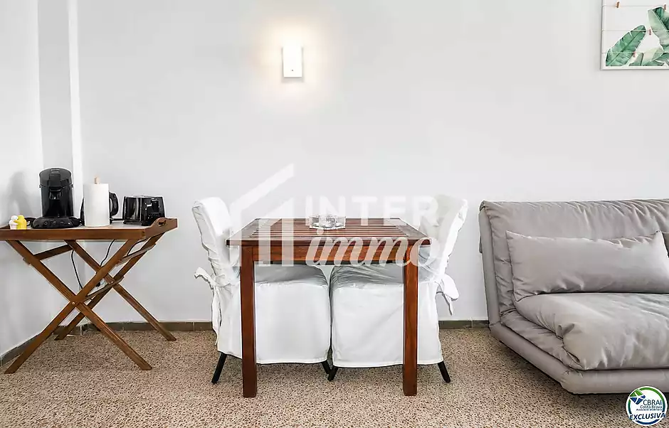 Apartament amb espectaculars vistes al canal, a 3 minuts de la platja d’Empuriabrava. - foto 13 de 17