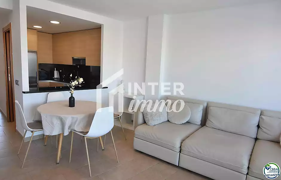 Encantador apartament amb llicència turística i vistes al canal a Roses - foto 6 de 21