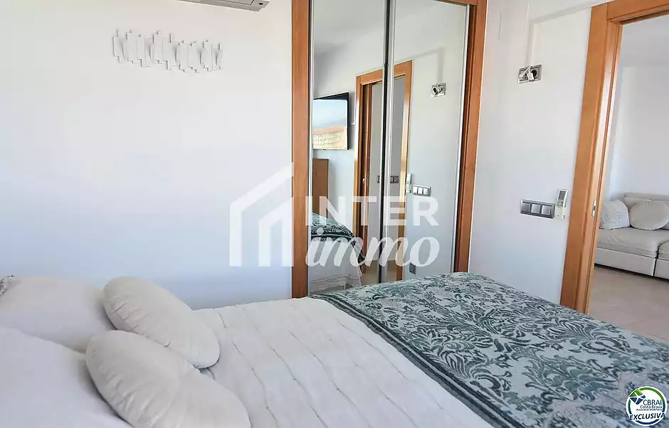 Encantador apartament amb llicència turística i vistes al canal a Roses - foto 11 de 21