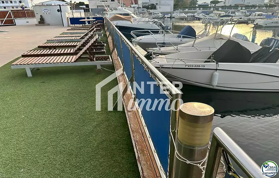 Encantador apartament amb llicència turística i vistes al canal a Roses - foto 20 de 21