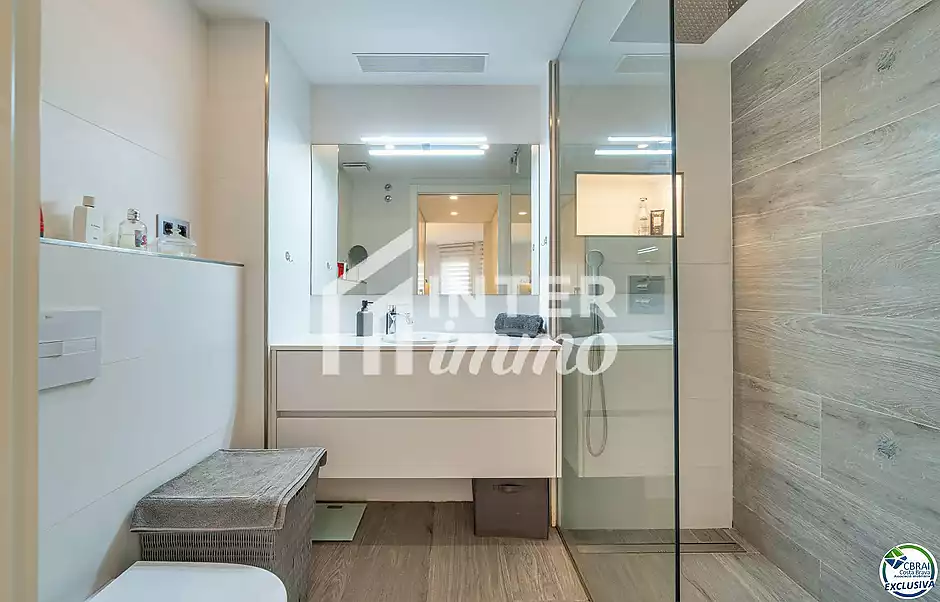 Magnífic Apartament a Primera Línia de Mar - foto 26 de 35