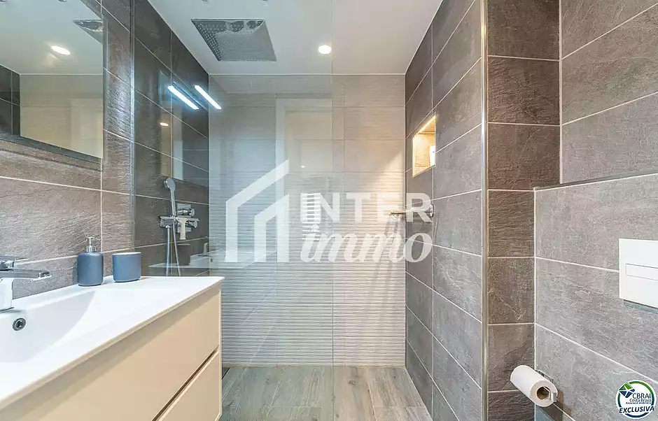 Magnífic Apartament a Primera Línia de Mar - foto 31 de 35