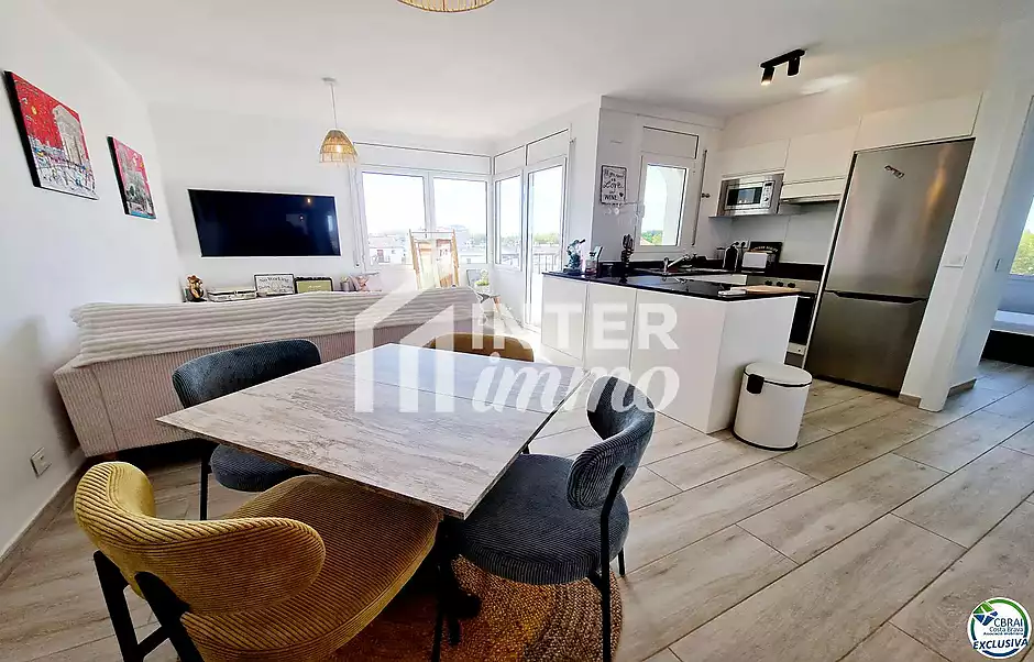 Apartament de 2 habitacions amb p&agrave;rquing, amarratge i traster - foto 8 de 23