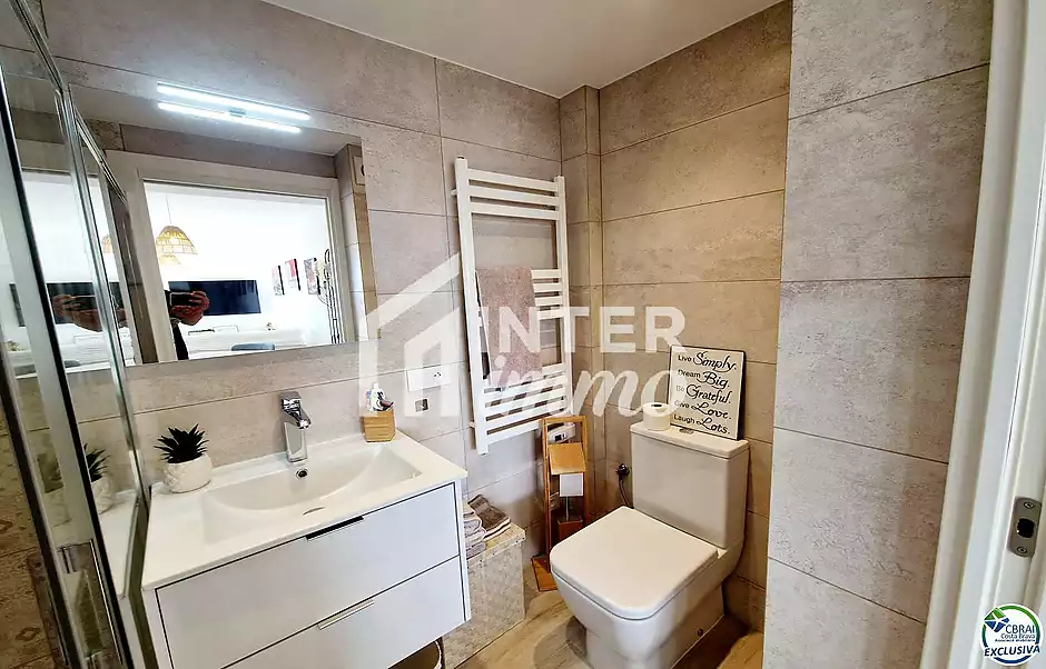 Apartament de 2 habitacions amb p&agrave;rquing, amarratge i traster - foto 16 de 23