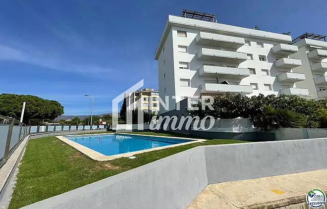 Pis de 3 habitacions amb piscina i aparcament privat a Santa Margarida, Roses