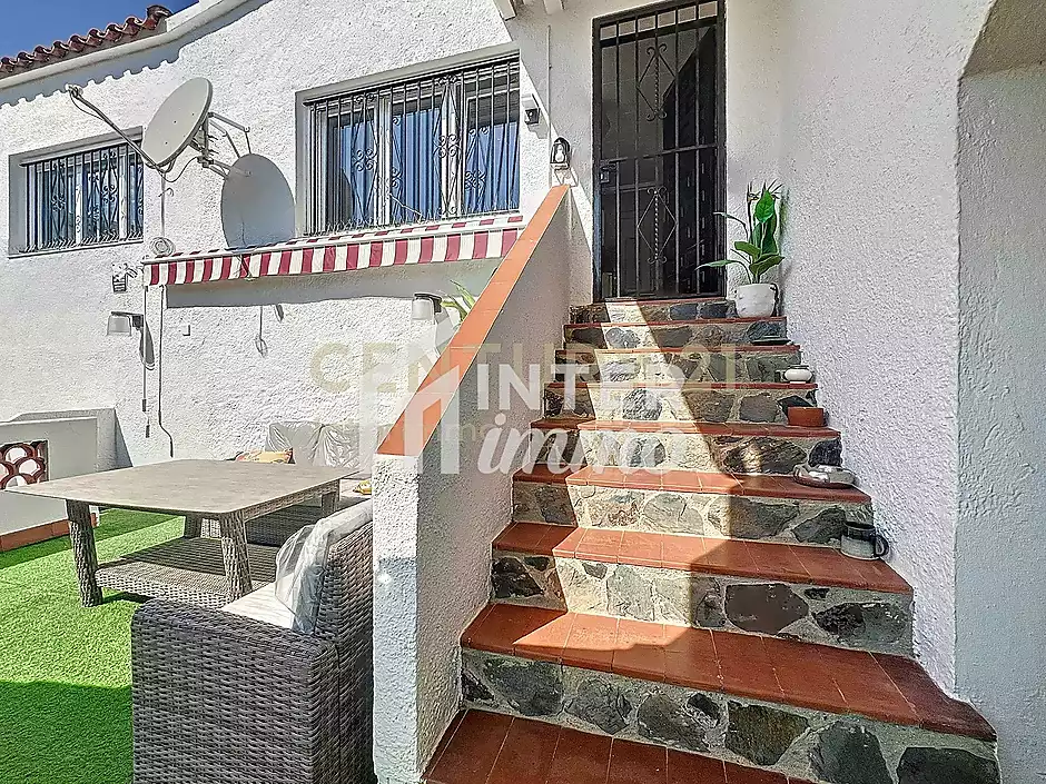 Casa dividida en tres apartaments piscina garatge Empuriabrava - foto 39 de 54