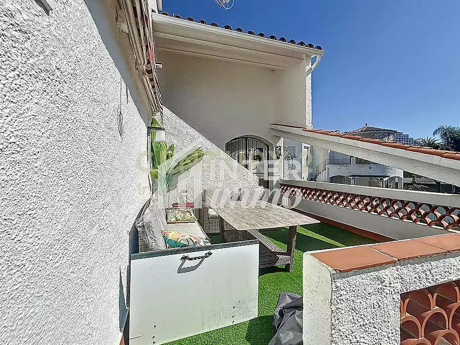 Casa dividida en tres apartaments piscina garatge Empuriabrava - foto 40 de 54