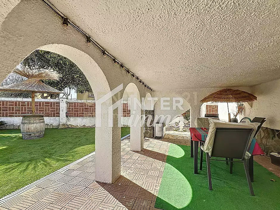 Casa dividida en tres apartaments piscina garatge Empuriabrava - foto 46 de 54