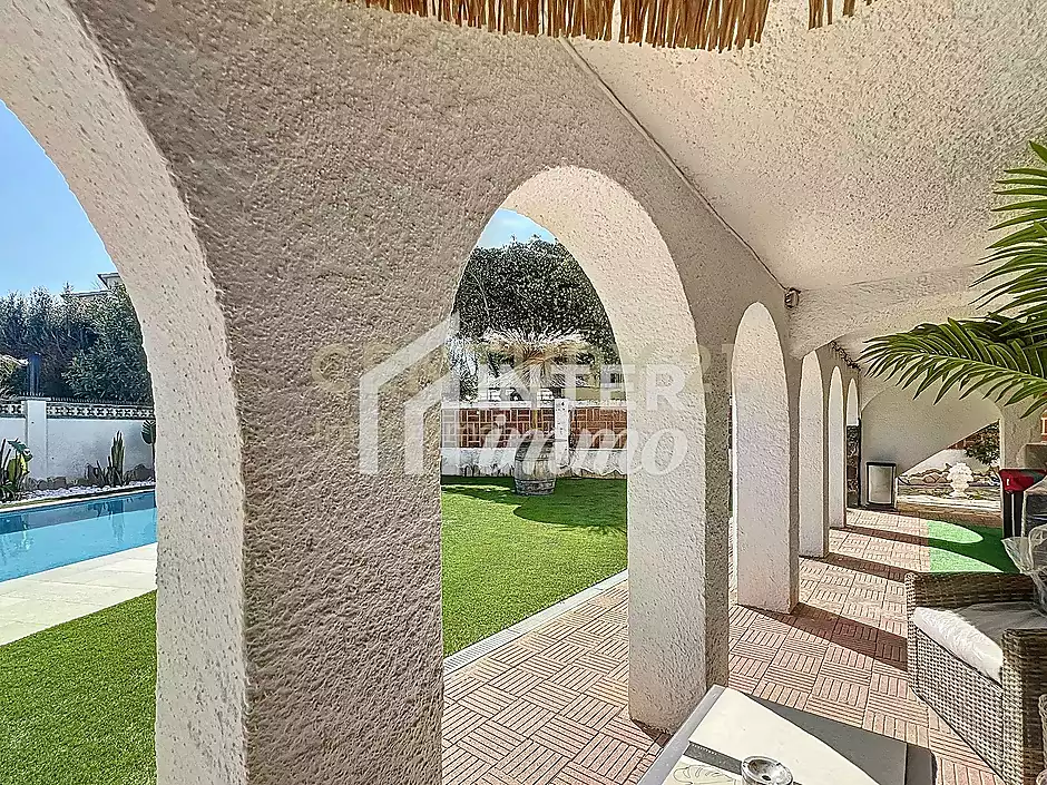 Casa dividida en tres apartaments piscina garatge Empuriabrava - foto 47 de 54