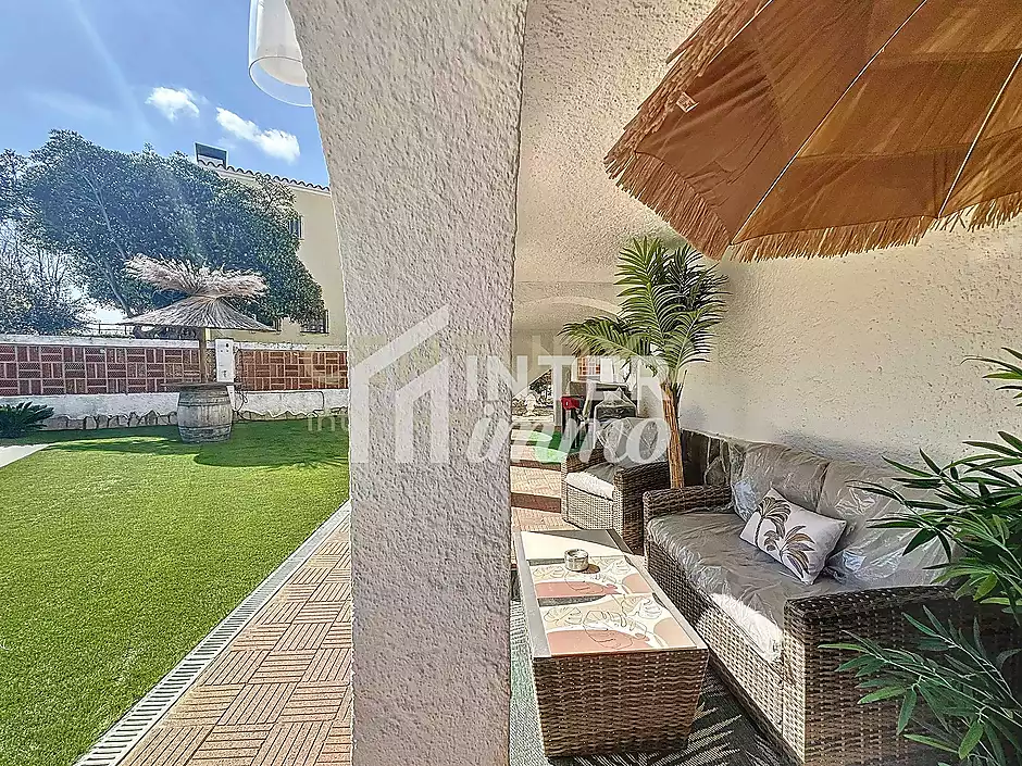 Casa dividida en tres apartaments piscina garatge Empuriabrava - foto 48 de 54