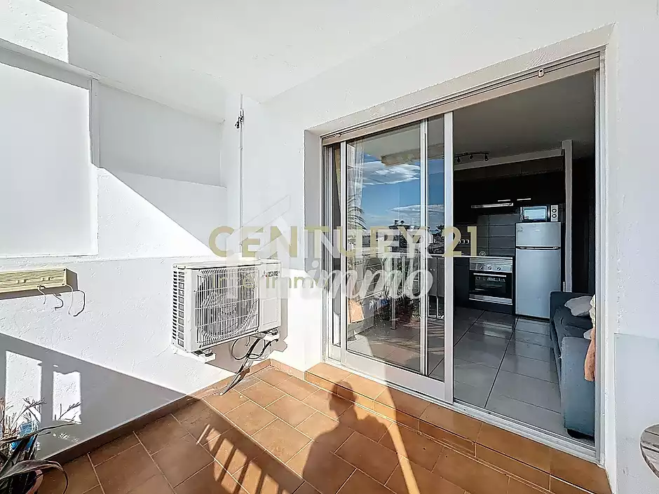 Apartament amb terrassa i vista canal – Poblat Típic, Empuriabrava - foto 2 de 22