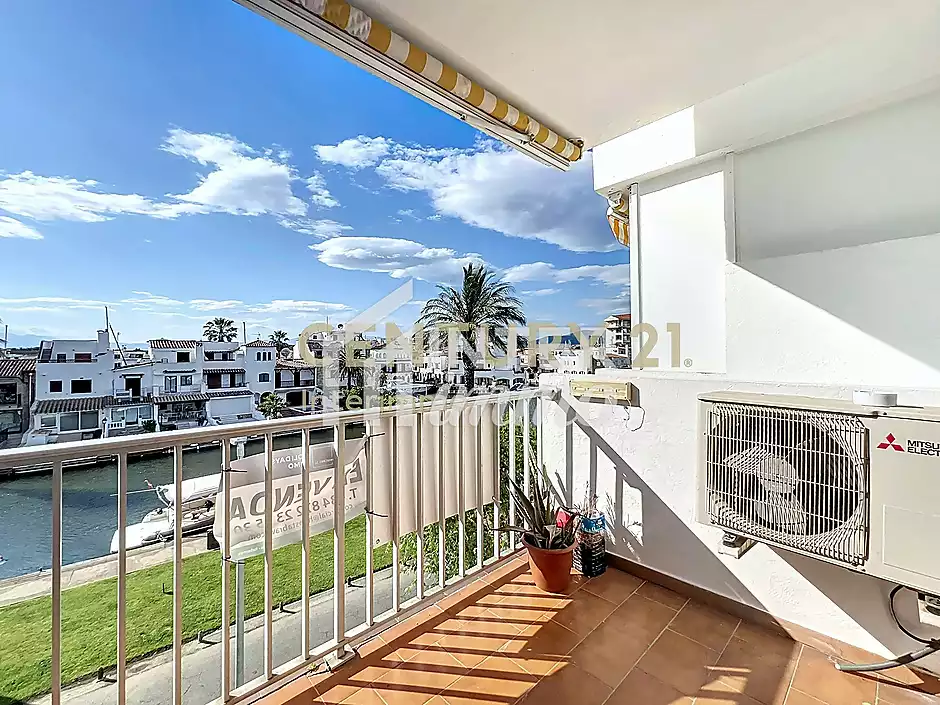 Apartament amb terrassa i vista canal – Poblat Típic, Empuriabrava - foto 13 de 22
