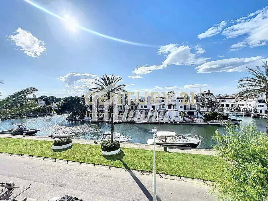 Apartament amb terrassa i vista canal – Poblat Típic, Empuriabrava - foto 15 de 22