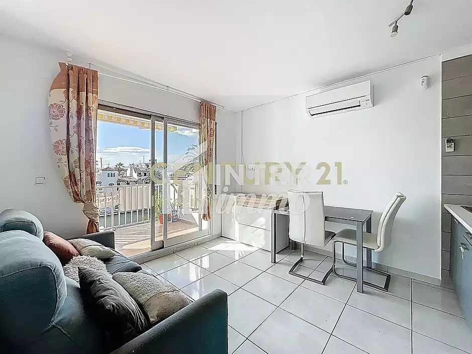 Apartament amb terrassa i vista canal – Poblat Típic, Empuriabrava - foto 17 de 22