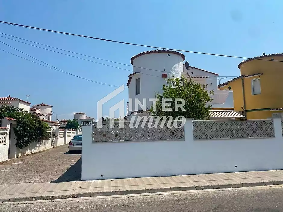 Casa de 3 habitacions amb piscina en zona tranquil&middot;la - foto 2 de 24