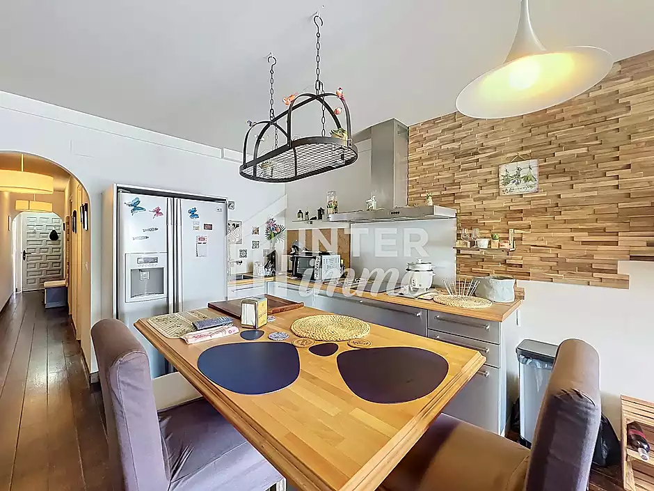 Apartament amb vistes al canal, terrassa i p&agrave;rquing a Empuriabrava - foto 3 de 23