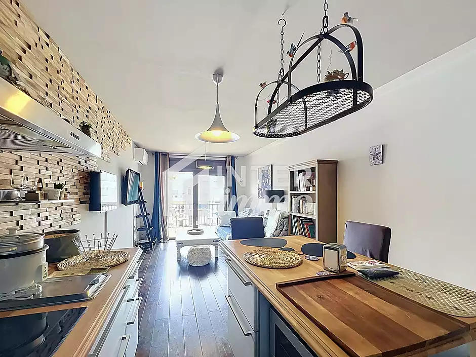 Apartament amb vistes al canal, terrassa i p&agrave;rquing a Empuriabrava - foto 4 de 23