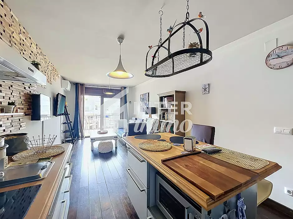 Apartament amb vistes al canal, terrassa i p&agrave;rquing a Empuriabrava - foto 6 de 23