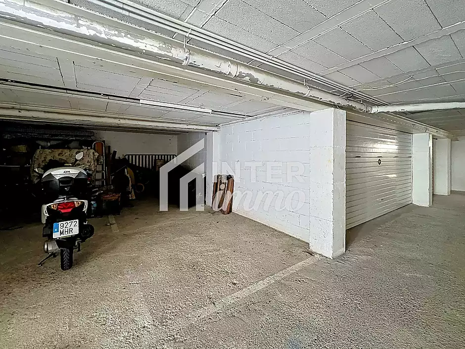 Apartament amb vistes al canal, terrassa i p&agrave;rquing a Empuriabrava - foto 21 de 23