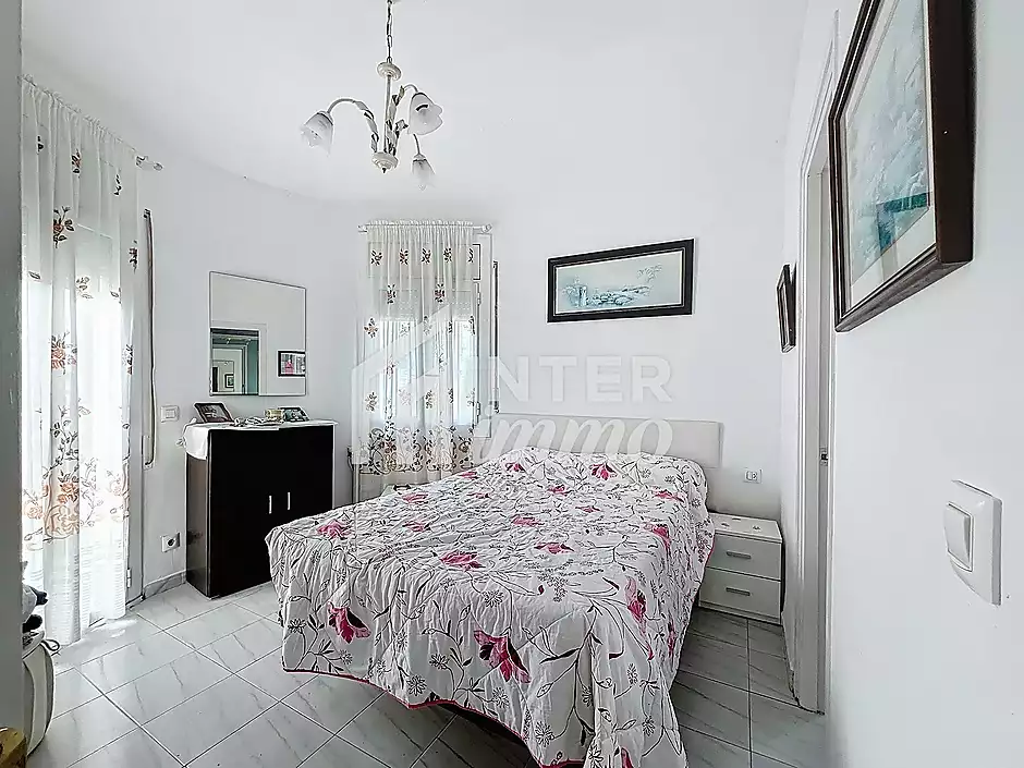 Casa amb jard&iacute; i garatge a 300 m de la platja Empuriabrava - foto 5 de 45