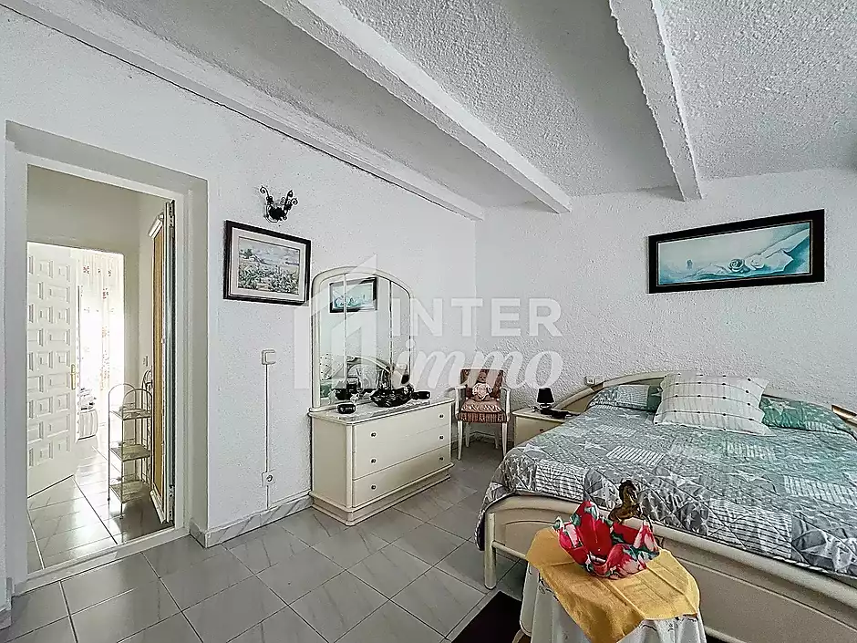Casa amb jard&iacute; i garatge a 300 m de la platja Empuriabrava - foto 10 de 45