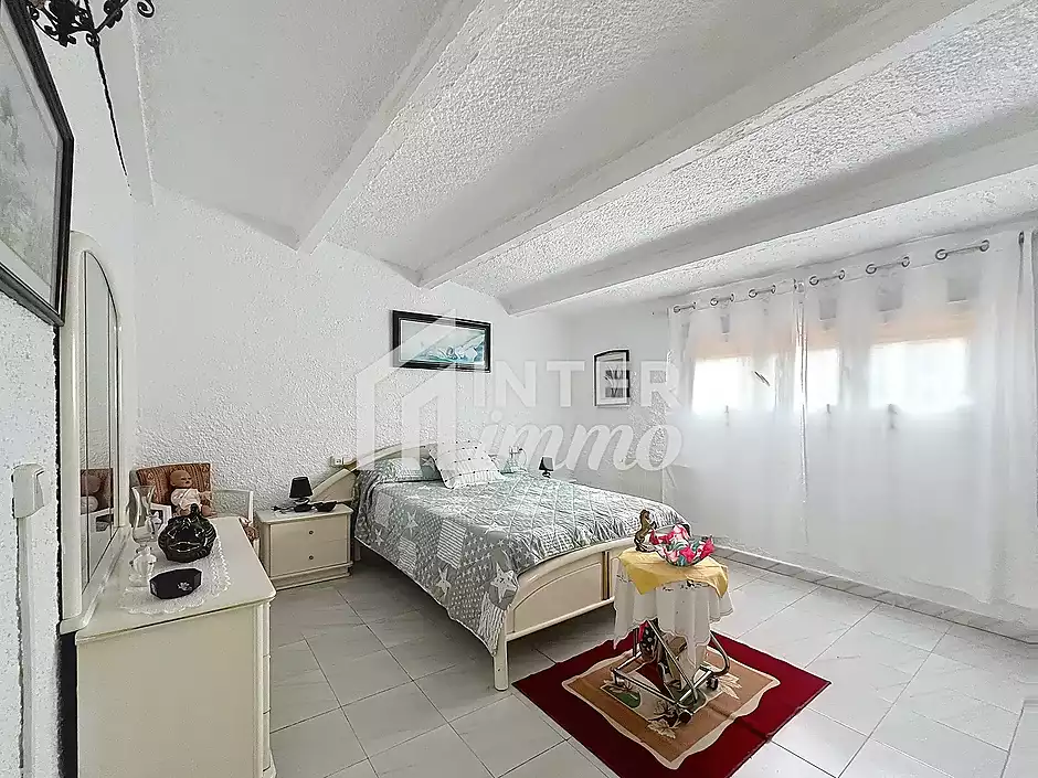Casa amb jard&iacute; i garatge a 300 m de la platja Empuriabrava - foto 11 de 45