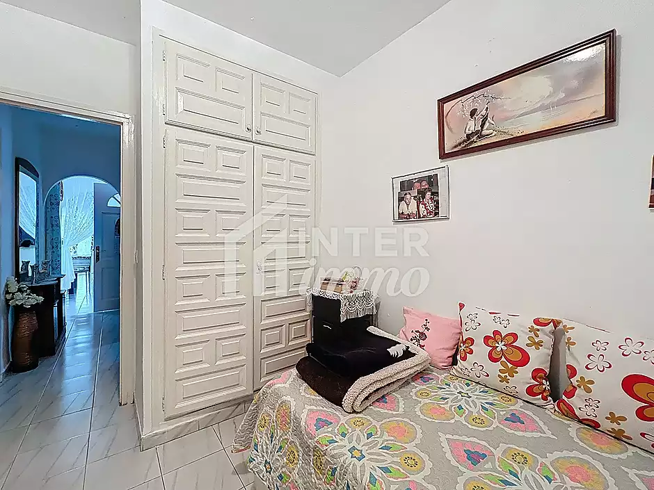 Casa amb jard&iacute; i garatge a 300 m de la platja Empuriabrava - foto 12 de 45