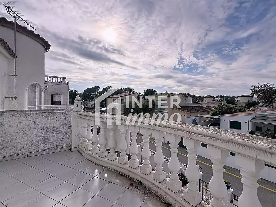 Casa amb jard&iacute; i garatge a 300 m de la platja Empuriabrava - foto 23 de 45