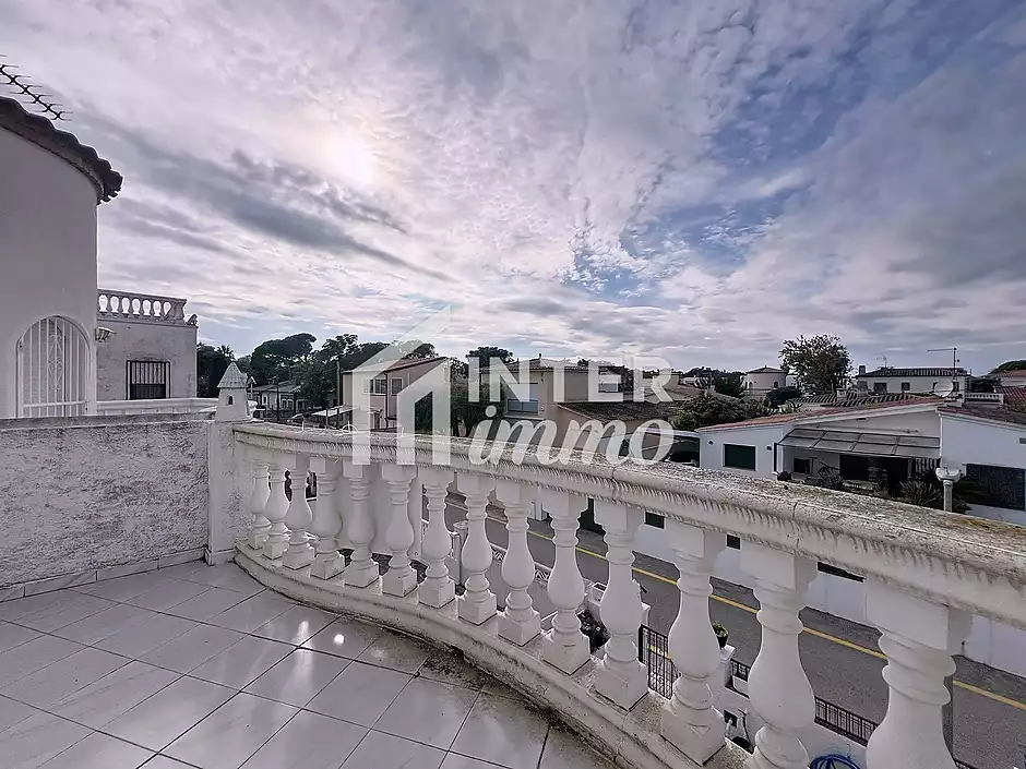 Casa amb jard&iacute; i garatge a 300 m de la platja Empuriabrava - foto 24 de 45