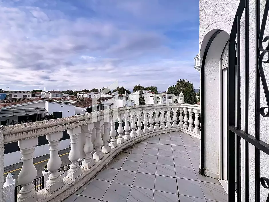 Casa amb jard&iacute; i garatge a 300 m de la platja Empuriabrava - foto 25 de 45