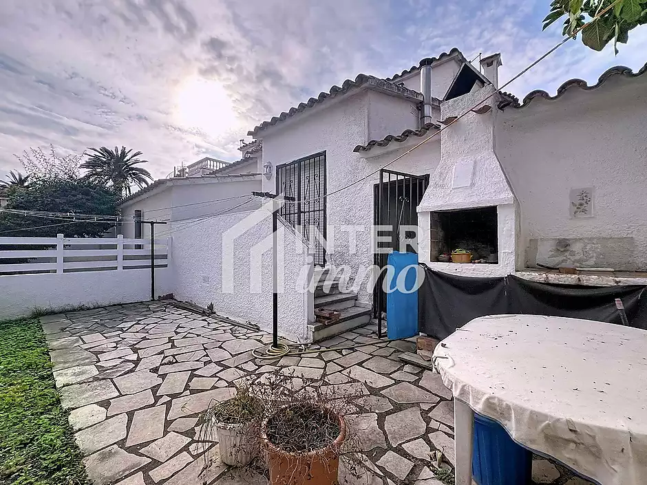 Casa amb jard&iacute; i garatge a 300 m de la platja Empuriabrava - foto 28 de 45