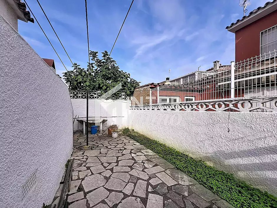 Casa amb jard&iacute; i garatge a 300 m de la platja Empuriabrava - foto 30 de 45