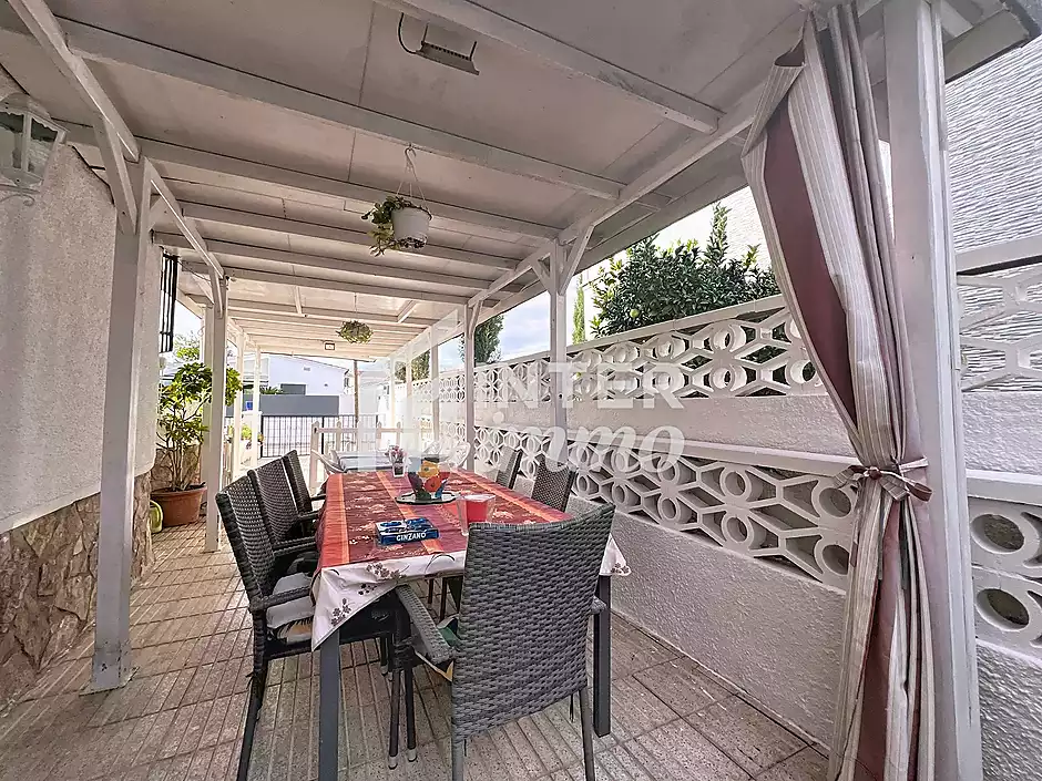 Casa amb jard&iacute; i garatge a 300 m de la platja Empuriabrava - foto 33 de 45