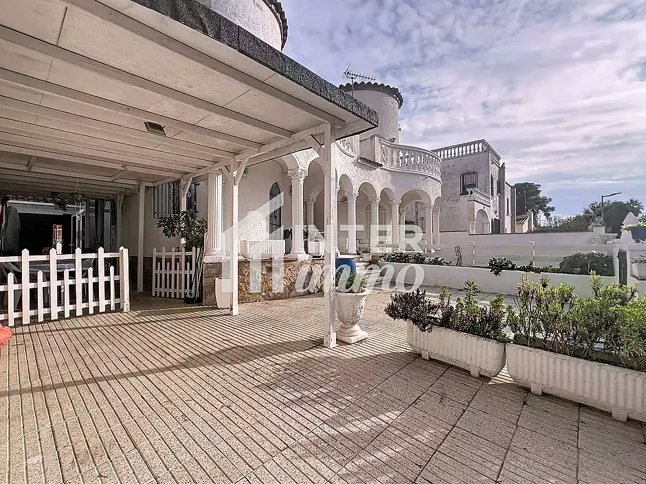 Casa amb jard&iacute; i garatge a 300 m de la platja Empuriabrava - foto 38 de 45
