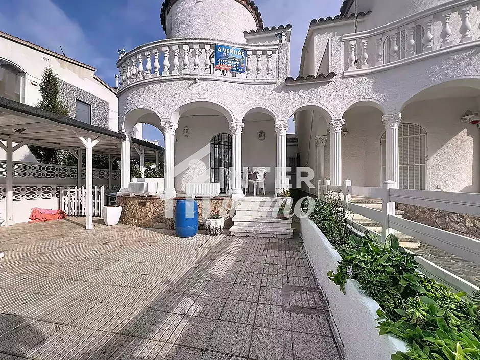 Casa amb jard&iacute; i garatge a 300 m de la platja Empuriabrava - foto 39 de 45