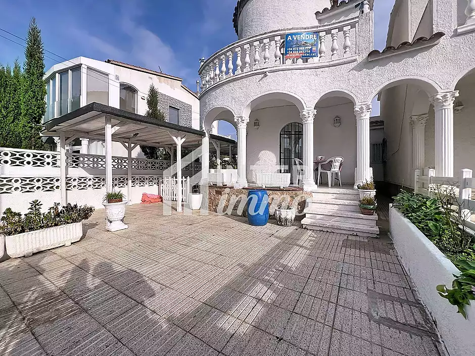 Casa amb jard&iacute; i garatge a 300 m de la platja Empuriabrava - foto 40 de 45